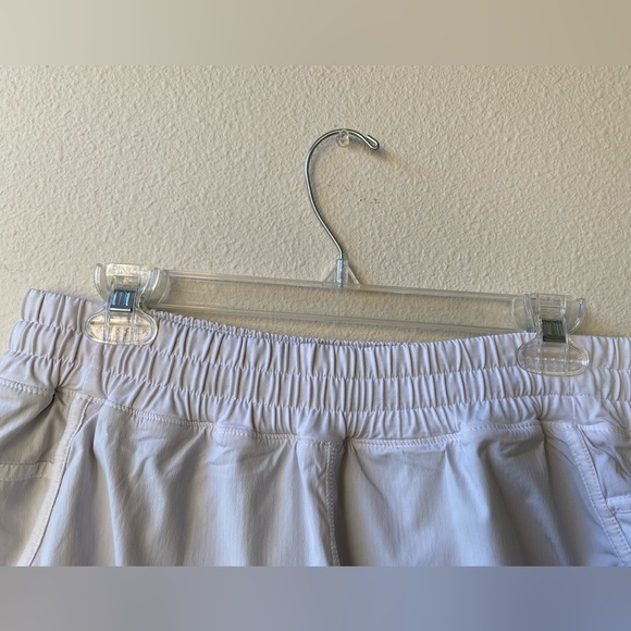EUC Lululemon Tracker Low-Rise Lined Short 4" in White (Size:12) - Picture 9 of 14